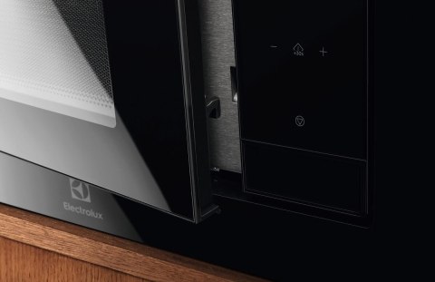 Kuchenka mikrofalowa ELECTROLUX LMS4253TBX