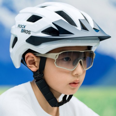Kask rowerowy młodzieżowy z odpinanym daszkiem 54-58 cm - biały