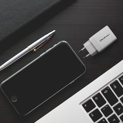 QOLTEC ŁADOWARKA 45W GAN | 5-20V | 1.5-3A | 1XUSB-C PD | 1XUSB QC 3.0 | BIAŁA