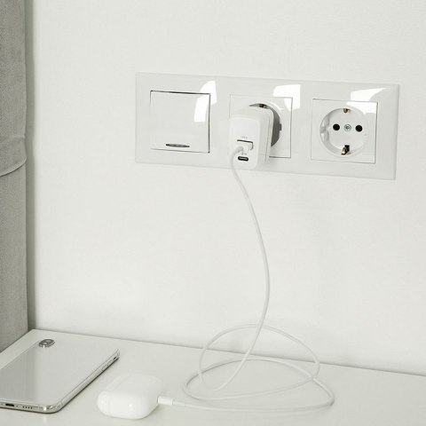 QOLTEC ŁADOWARKA 45W GAN | 5-20V | 1.5-3A | 1XUSB-C PD | 1XUSB QC 3.0 | BIAŁA
