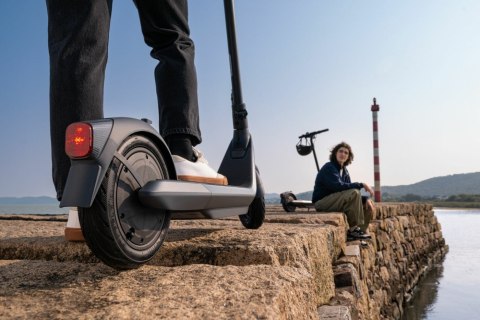 Hulajnoga elektryczna Segway-Ninebot KickScooter E2 PRO D