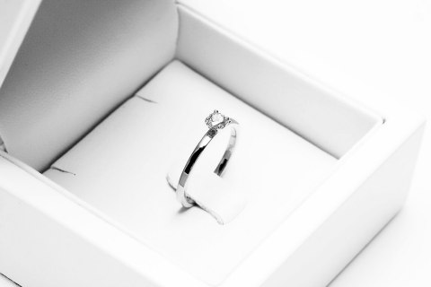Złoty pierścionek PBD2500 - Diament