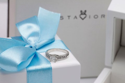 Złoty pierścionek PBD3707 - Diament