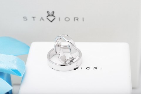 Złota obrączka OBD4075 - Diament