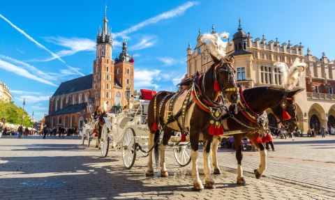 Obraz Wieloczęściowy Powozy Konne Na Krakowskim Rynku