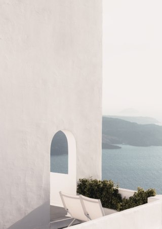 Plakat Biała Architektura Na Santorini Z Widokiem Na Morze