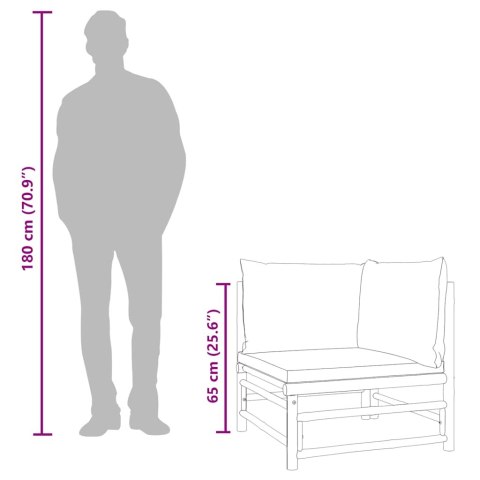 Narożna sofa ogrodowa z jasnoszarymi poduszkami, bambusowa
