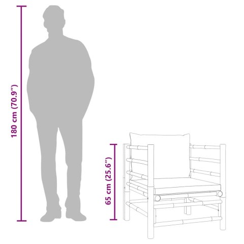 Sofa ogrodowa z jasnoszarymi poduszkami, bambusowa