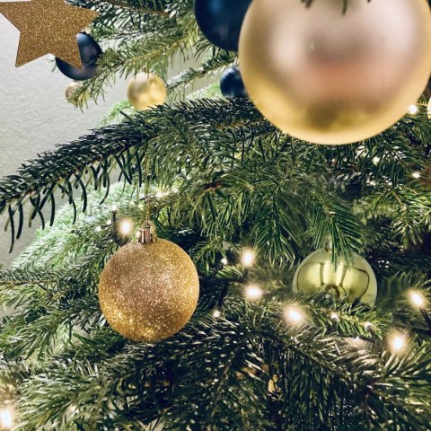 BOMBKA DEKORACYJNA PLASTIKOWA BEZPIECZNA 46SZT ZŁOTA MICA