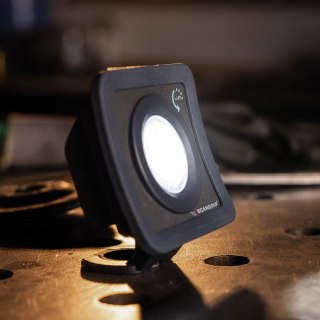 Kompaktowa akumulatorowa lampa robocza LED 1000 lm 7,3 W Scangrip NOVA MINI forLIFE 03.6200