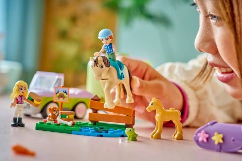 LEGO Friends 42695 Przyczepa do przewozu źrebaków