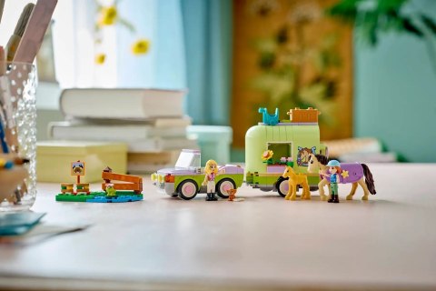 LEGO Friends 42695 Przyczepa do przewozu źrebaków