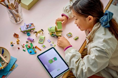LEGO Friends 42695 Przyczepa do przewozu źrebaków