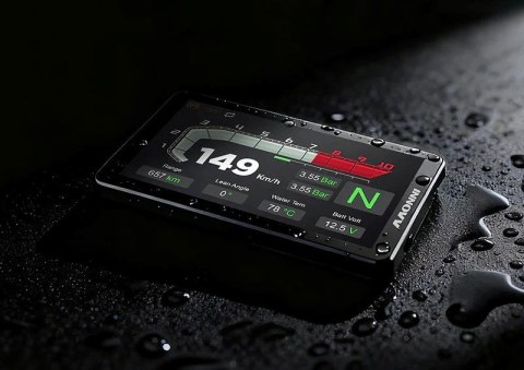 INNOVV N2 do BMW to system CarPlay/Android Auto z obsługą Wonder Wheel, danymi silnika i normą IP67.