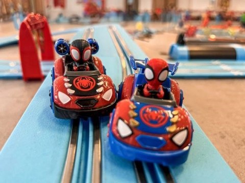 Tor Carrera Spidey - It's Spidey Time! 2,4m
