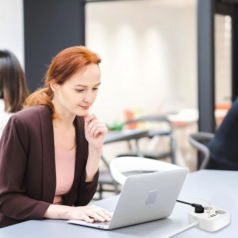 Listwa zasilająca 3 gniazda sieciowe 2x USB-A 2x USB-C 200 cm - biała