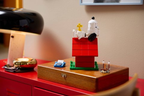 LEGO Ideas 21368 - Fistaszki: Buda Snoopy'ego